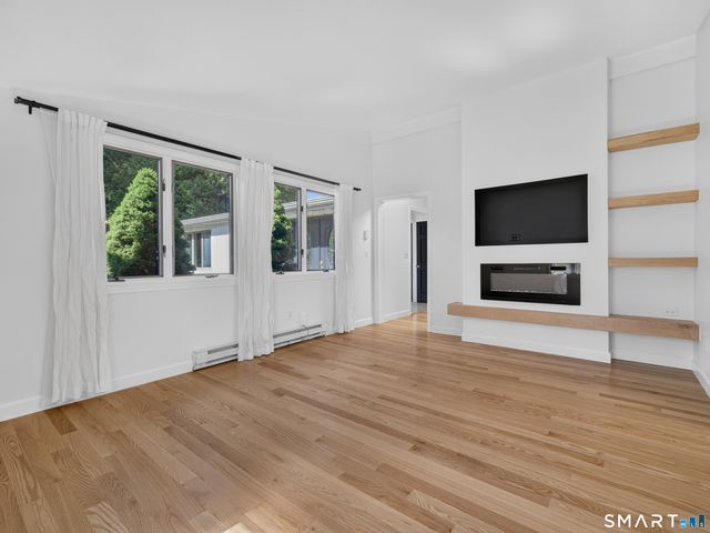 10 Herster Drive, East Lyme, CT 06357