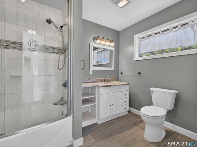 10 Herster Drive, East Lyme, CT 06357