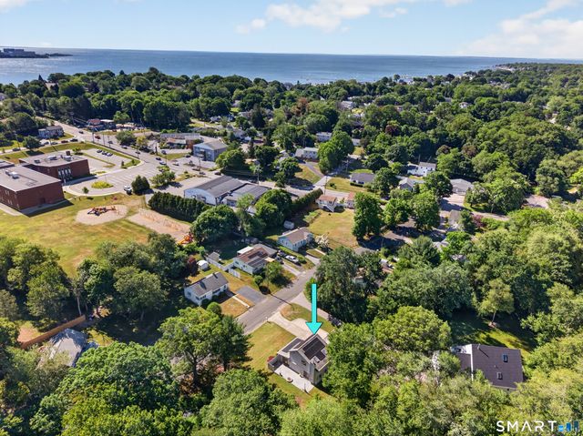 10 Herster Drive, East Lyme, CT 06357