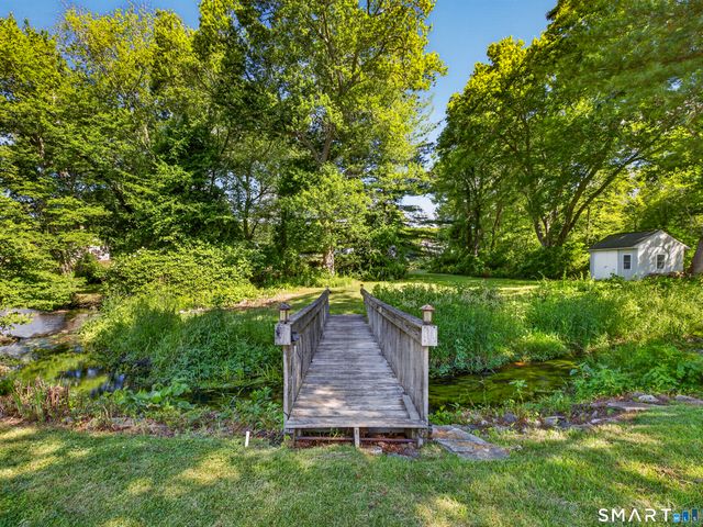 10 Herster Drive, East Lyme, CT 06357