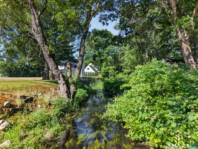 10 Herster Drive, East Lyme, CT 06357