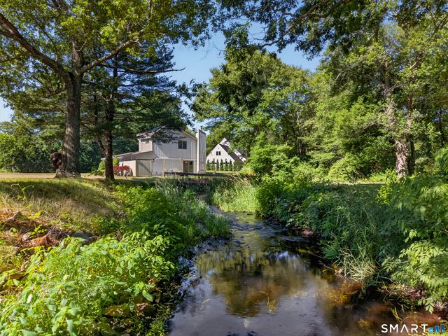 10 Herster Drive, East Lyme, CT 06357