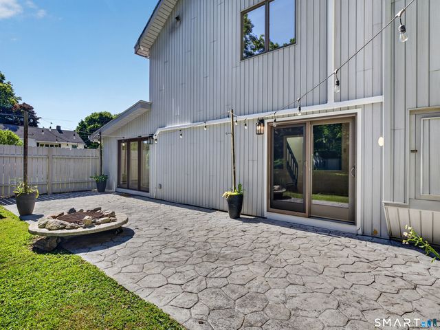 10 Herster Drive, East Lyme, CT 06357