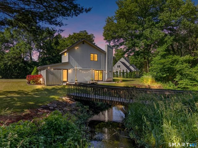 10 Herster Drive, East Lyme, CT 06357