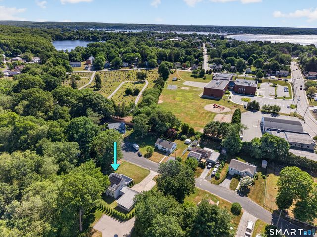 10 Herster Drive, East Lyme, CT 06357