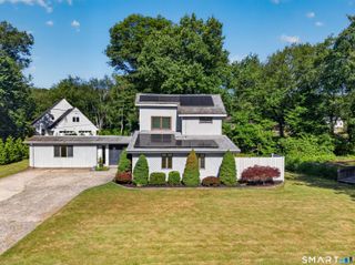10 Herster Drive, East Lyme, CT 06357
