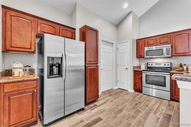 1155 Abbey Court, Westland, MI 48185