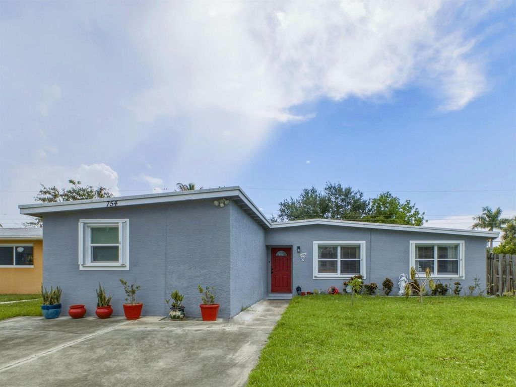 754 Hibiscus Drive, Royal Palm Beach, FL 33411