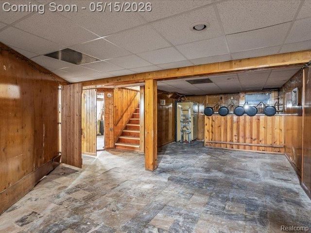 2229 E 8 Mile Road, Grosse Pointe Woods, MI 48236