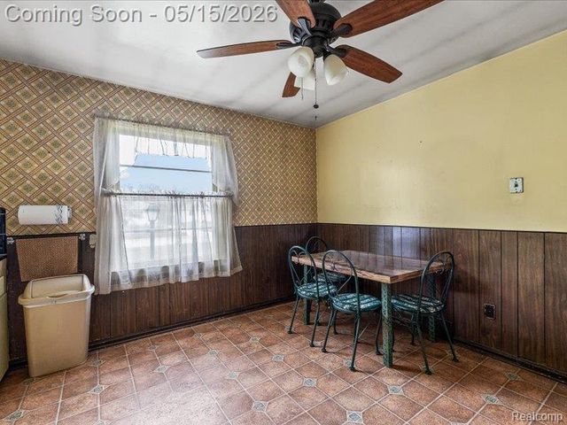 2229 E 8 Mile Road, Grosse Pointe Woods, MI 48236