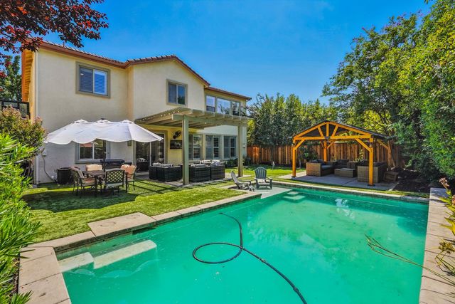 1082 Smith Way, Folsom, CA 95630