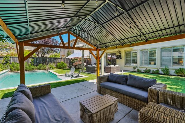 1082 Smith Way, Folsom, CA 95630