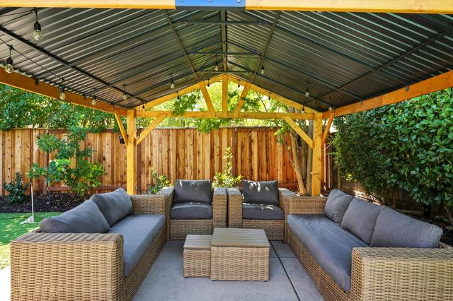 1082 Smith Way, Folsom, CA 95630