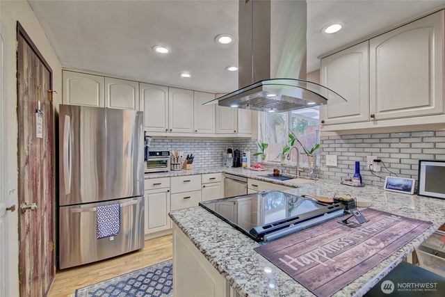 6410 65th Place NE, Marysville, WA 98270