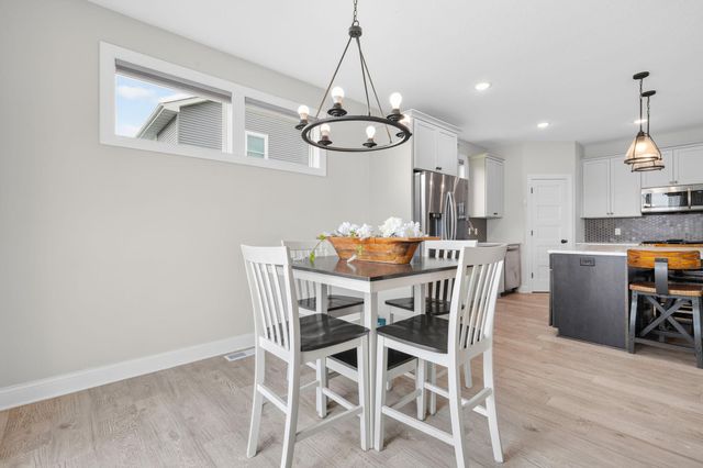 490 Elizabeth Way, Hudson, WI 54016