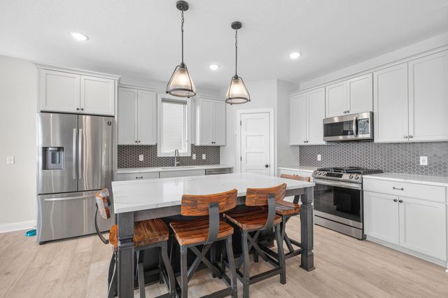490 Elizabeth Way, Hudson, WI 54016