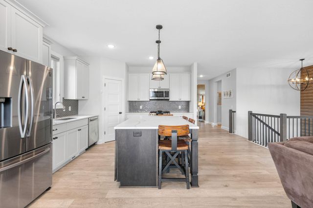490 Elizabeth Way, Hudson, WI 54016