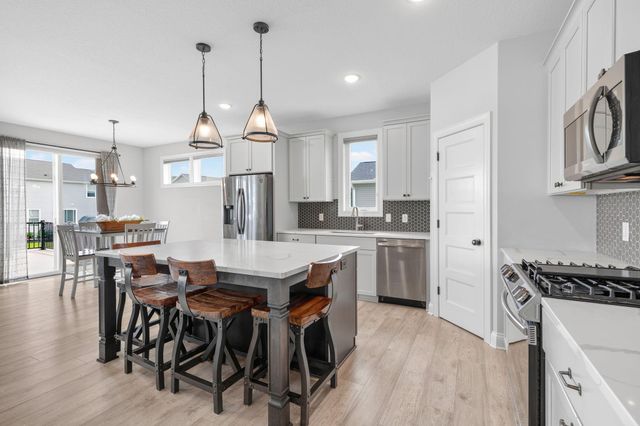 490 Elizabeth Way, Hudson, WI 54016
