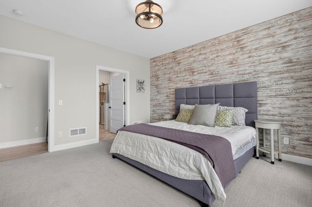 490 Elizabeth Way, Hudson, WI 54016