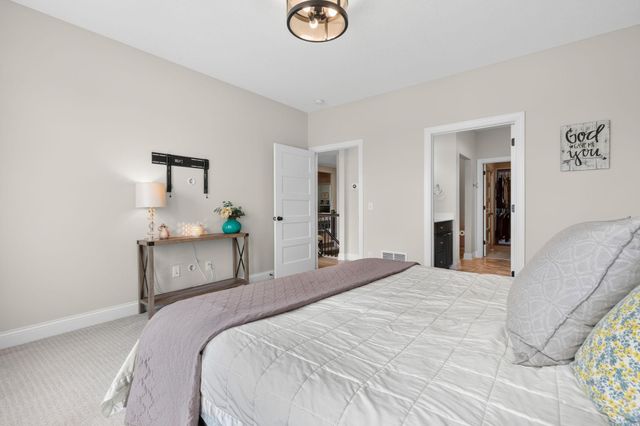490 Elizabeth Way, Hudson, WI 54016