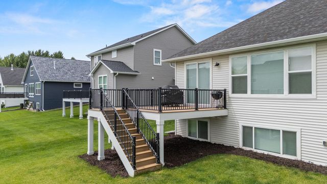 490 Elizabeth Way, Hudson, WI 54016