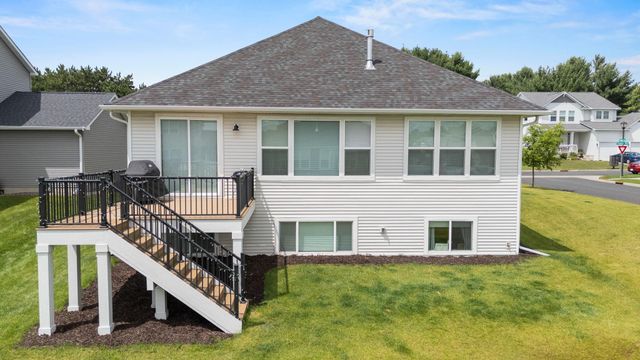 490 Elizabeth Way, Hudson, WI 54016