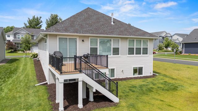 490 Elizabeth Way, Hudson, WI 54016