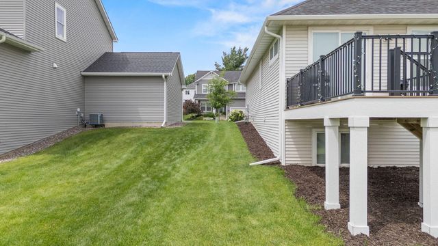 490 Elizabeth Way, Hudson, WI 54016