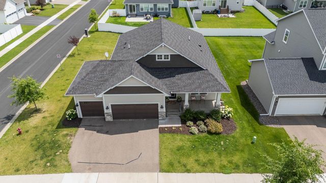 490 Elizabeth Way, Hudson, WI 54016