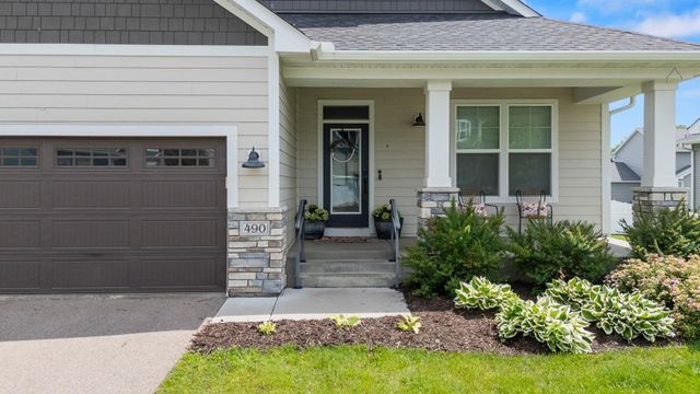 490 Elizabeth Way, Hudson, WI 54016