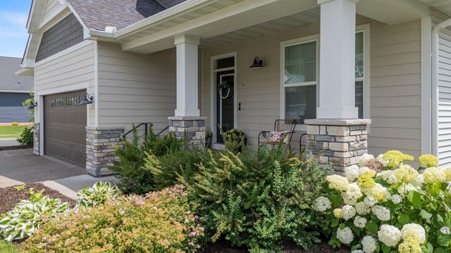 490 Elizabeth Way, Hudson, WI 54016