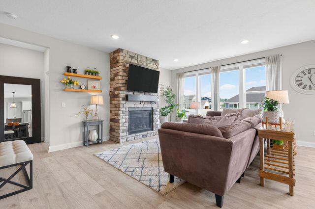 490 Elizabeth Way, Hudson, WI 54016