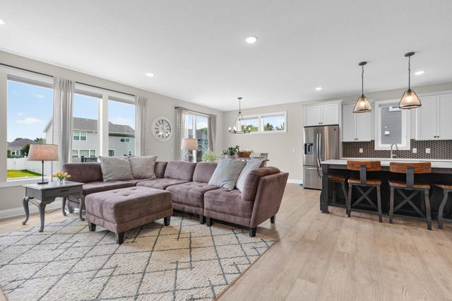 490 Elizabeth Way, Hudson, WI 54016