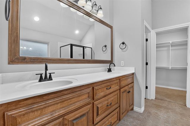 16700 Moorgate Lane, Edmond, OK 73012