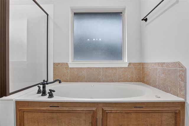 16700 Moorgate Lane, Edmond, OK 73012