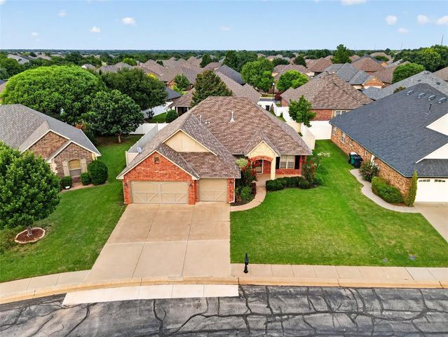 16700 Moorgate Lane, Edmond, OK 73012