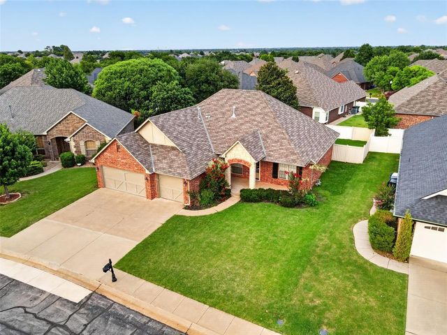 16700 Moorgate Lane, Edmond, OK 73012