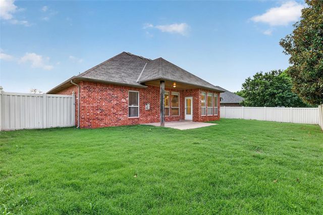 16700 Moorgate Lane, Edmond, OK 73012