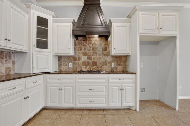 16700 Moorgate Lane, Edmond, OK 73012