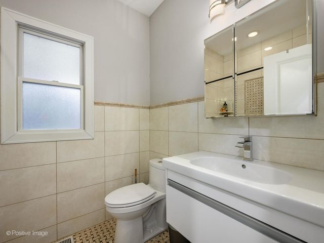 3740 N Pacific Avenue, Chicago, IL 60634