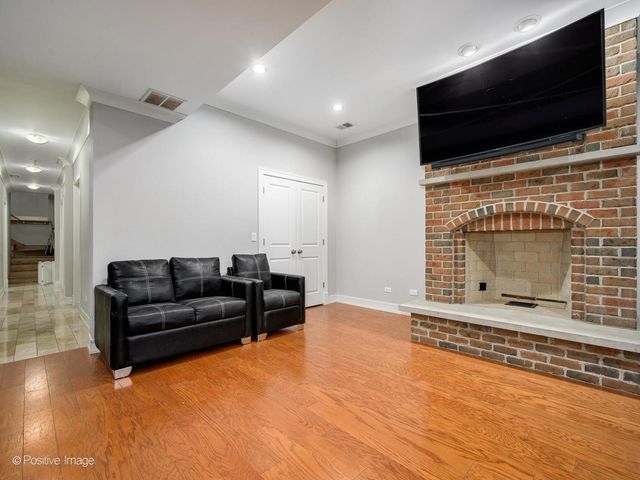 3740 N Pacific Avenue, Chicago, IL 60634
