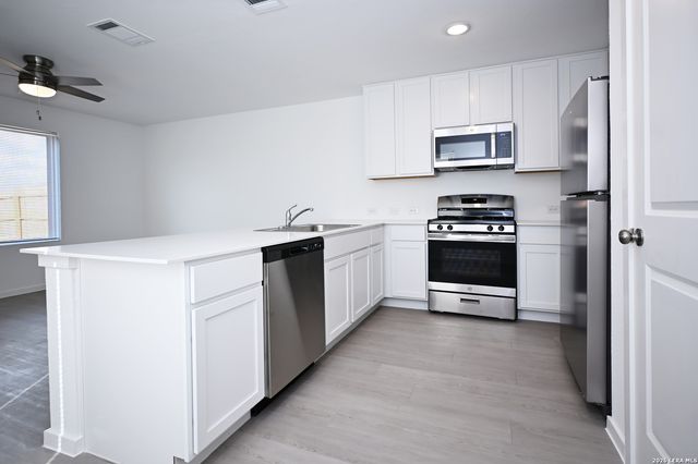 7639 VARO GLN, San Antonio, TX 78263