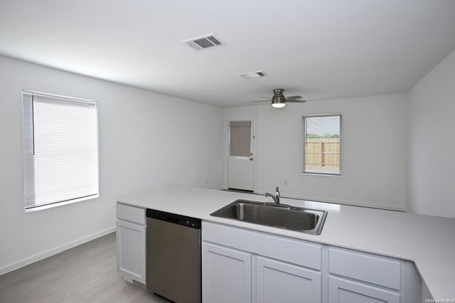 7639 VARO GLN, San Antonio, TX 78263