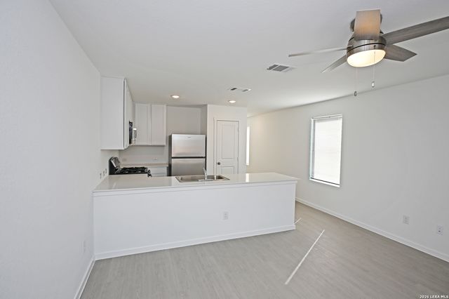 7639 VARO GLN, San Antonio, TX 78263