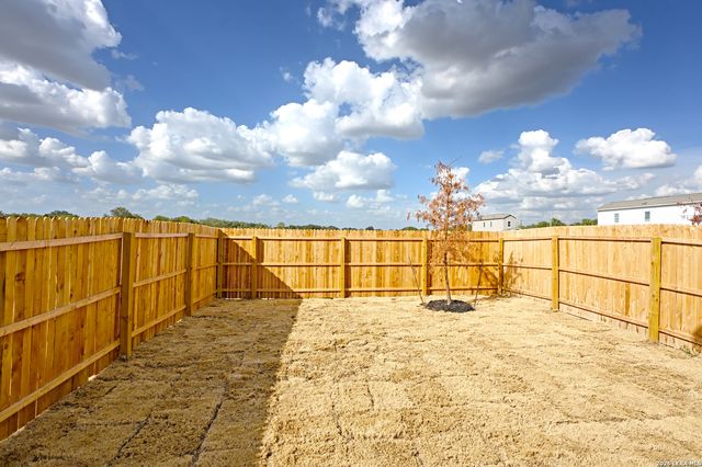 7639 VARO GLN, San Antonio, TX 78263