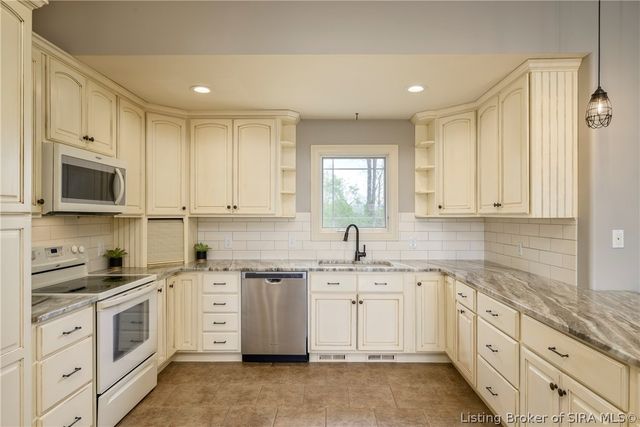 6205 Juniper Ridge Court, Charlestown, IN 47111