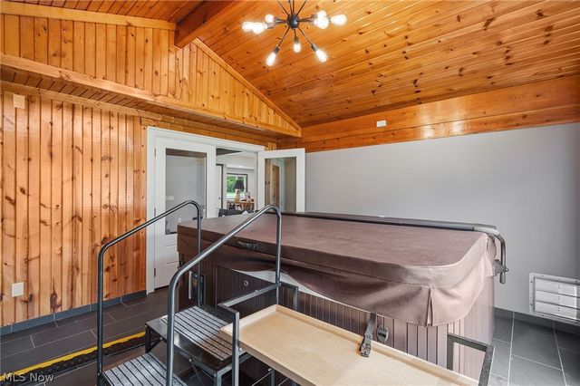 19474 Benbow Road, Strongsville, OH 44136