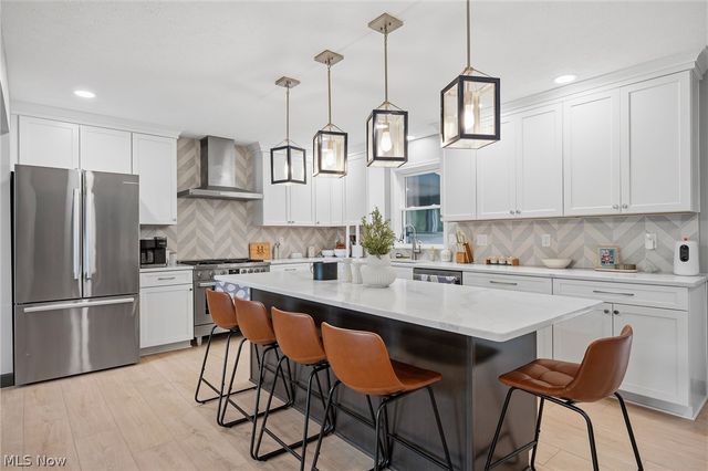19474 Benbow Road, Strongsville, OH 44136