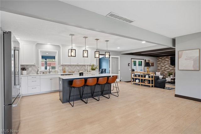 19474 Benbow Road, Strongsville, OH 44136