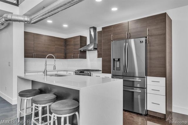 51 E Shevlin Avenue, Hazel Park, MI 48030